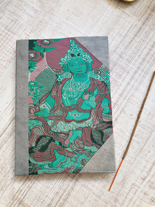 Caderno com capa em seda com a deusa Tara