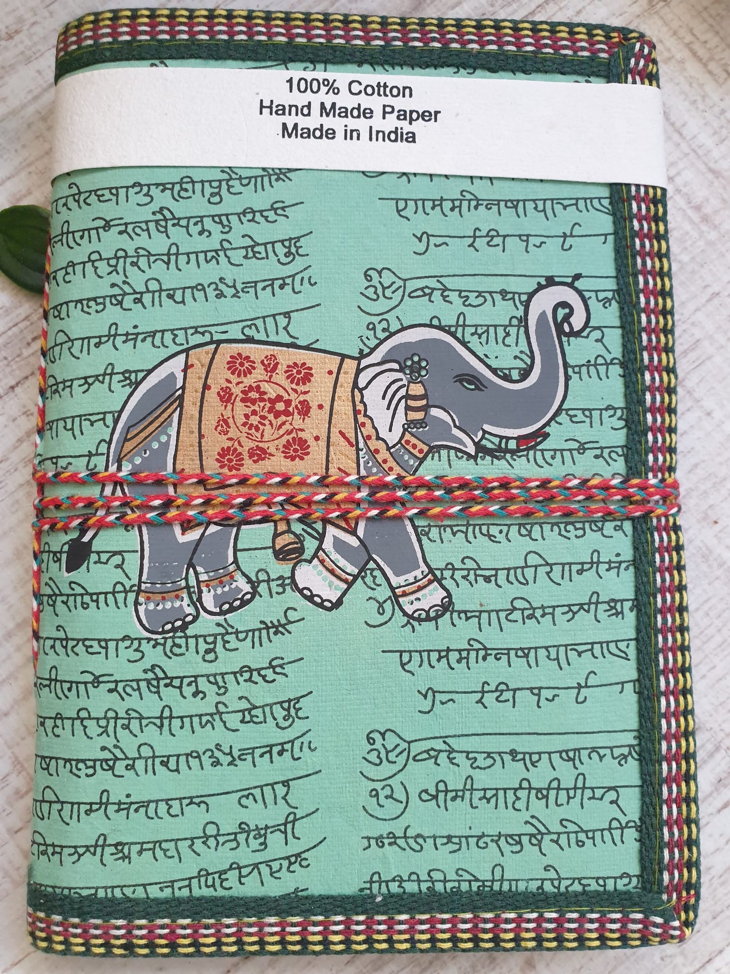 Caderno artesanal Indiano verde, desenho-elefante